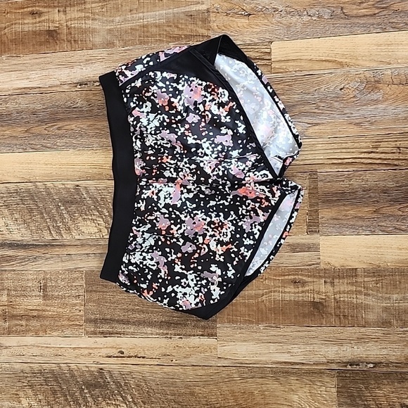 Under Armour Pants - Ladies Under Armour Running Shorts Sz Large